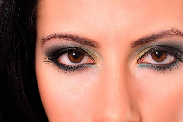 How Can I Achieve the Perfect Smokey Eye Makeup Look?